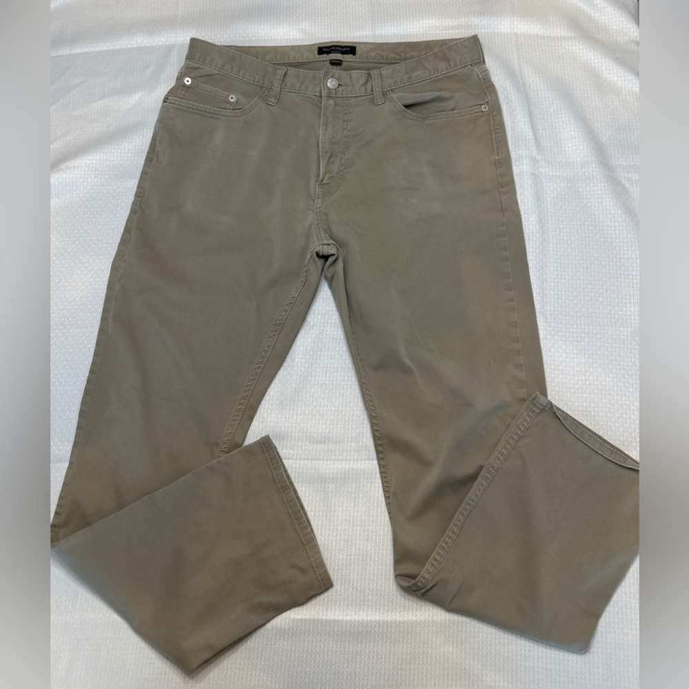 Banana Republic Men’s Slim Fit Khaki Pants – Size 34x32